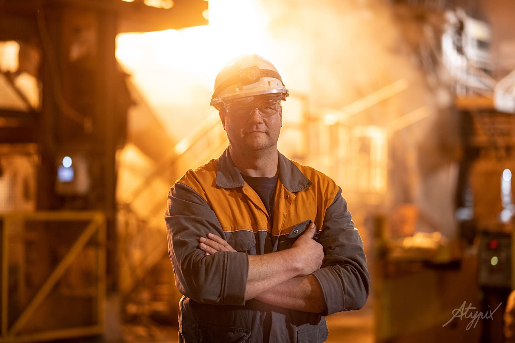 portrait d'un ouvrier d'une industrie de siderurgie