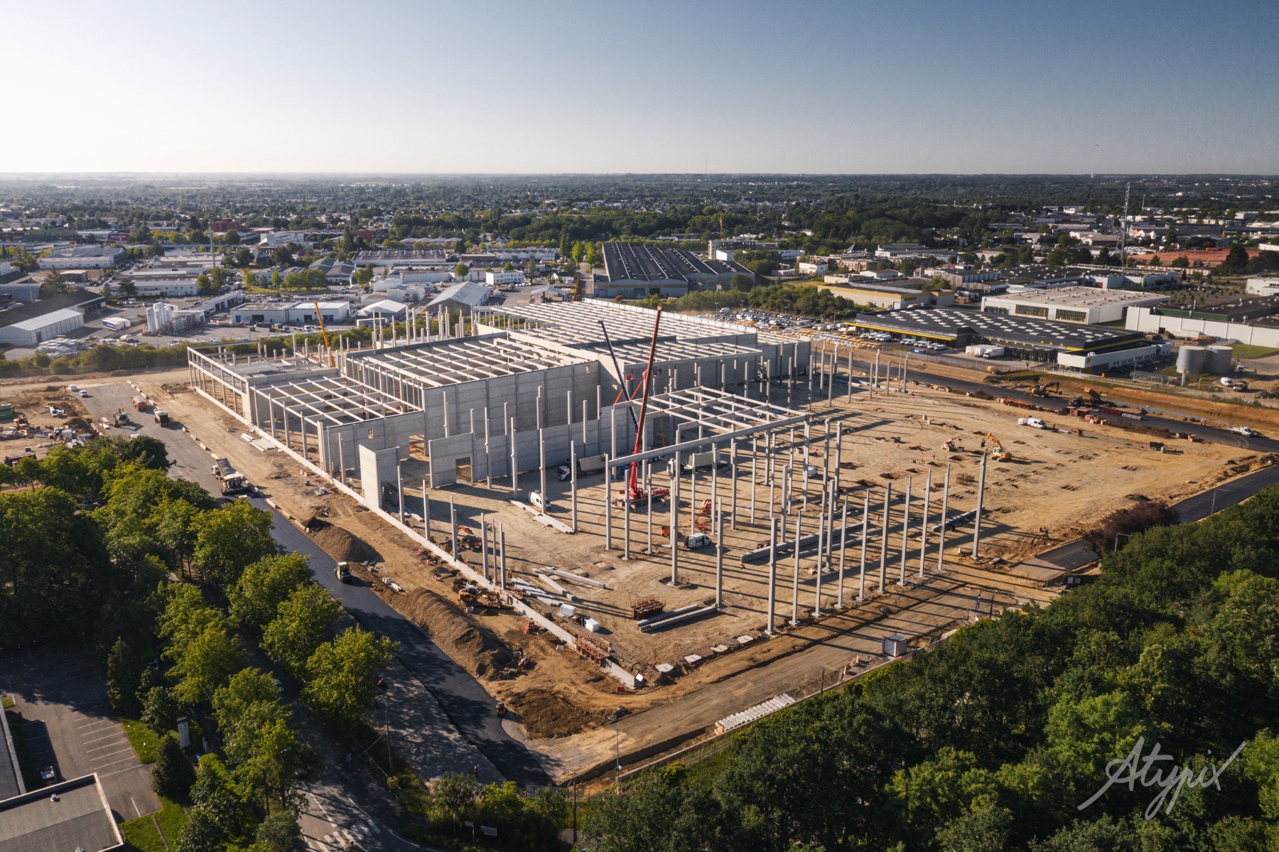 suivi-chantier-vue-aerienne-construction-industrielle Vue aérienne d’un chantier industriel en phase de construction lors d’un suivi photographique